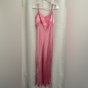 Maxi satin pink dress with lace detail